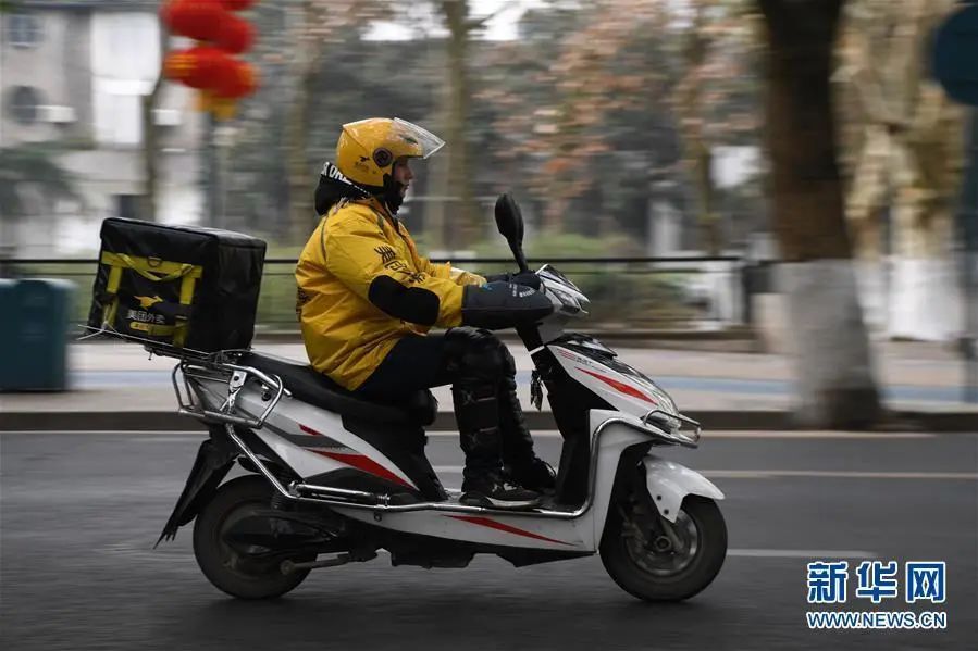 事关千万“小哥”！职业伤害保障试点情况如何？(图1)